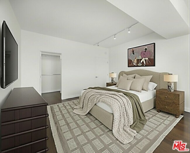 Building Photo - 838 N Doheny Dr