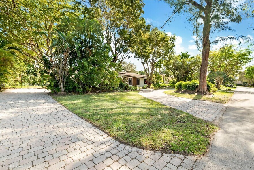 Building Photo - 17203 SW 78th Pl