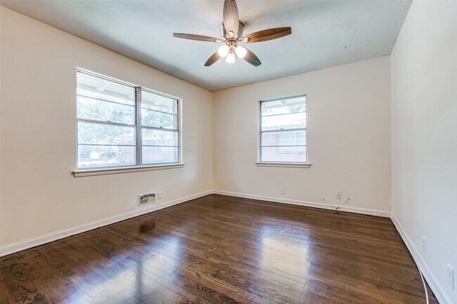 Building Photo - 7232 Syracuse Dr