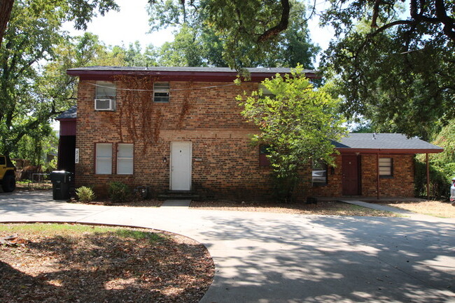 Primary Photo - Efficiency Unit Near Downtown Tyler!