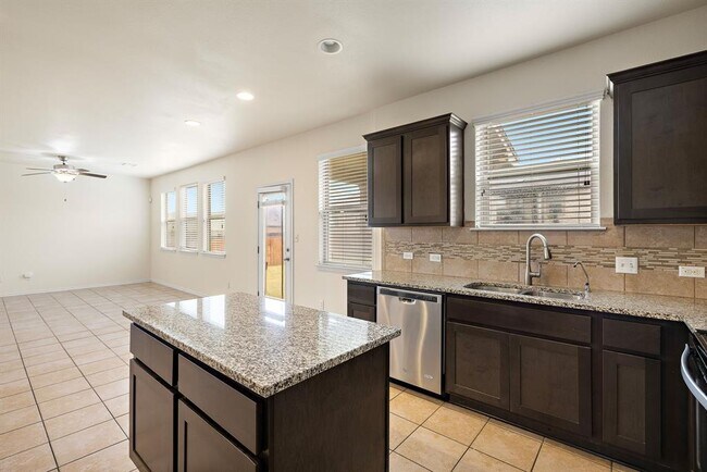 Building Photo - 713 Carillion Dr
