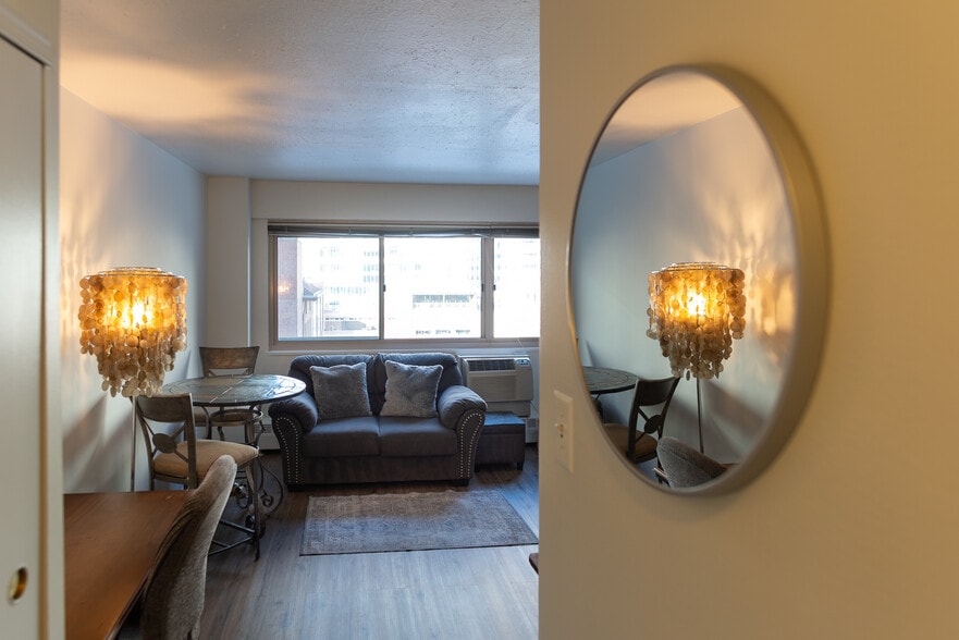 Building Photo - 2101 Chestnut St