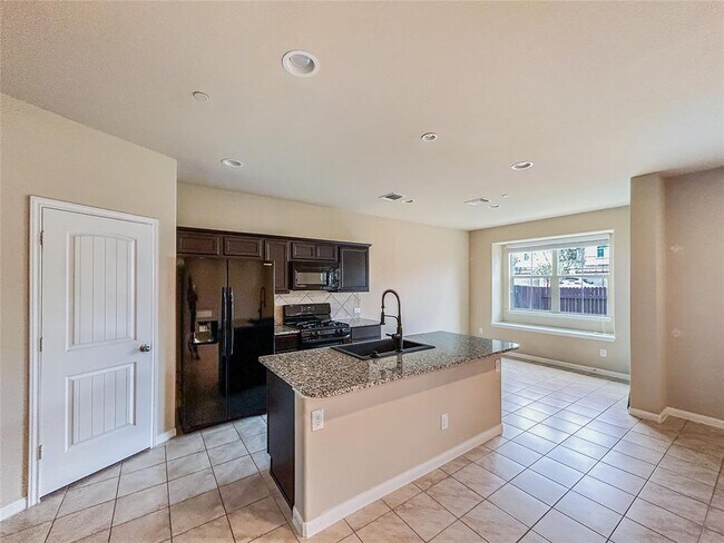 Building Photo - 2880 Donnell Dr