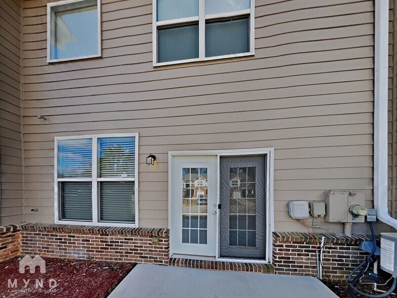 Building Photo - 3316 Fernview Dr