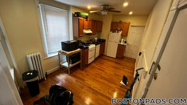 Building Photo - 70 Joy St