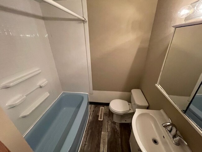 Building Photo - 706 2nd Ave NW