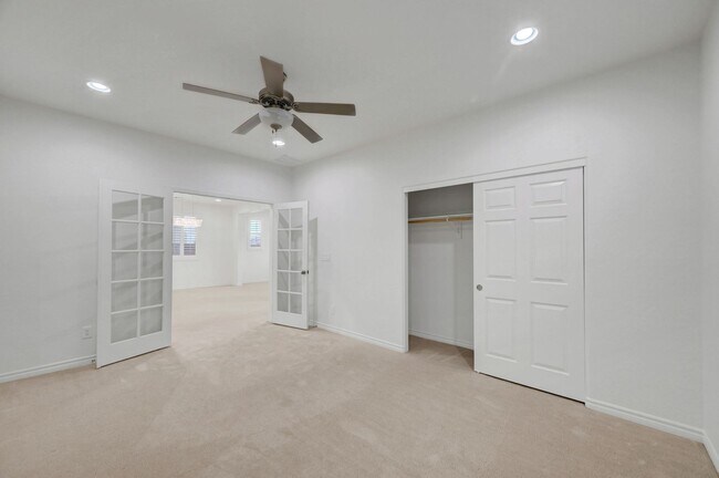 Building Photo - Stunning 4 Bedroom with Mountain Views!