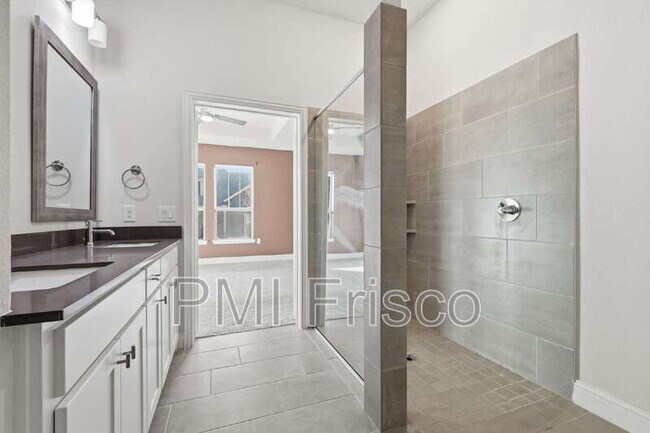 Building Photo - 1044 3rd St