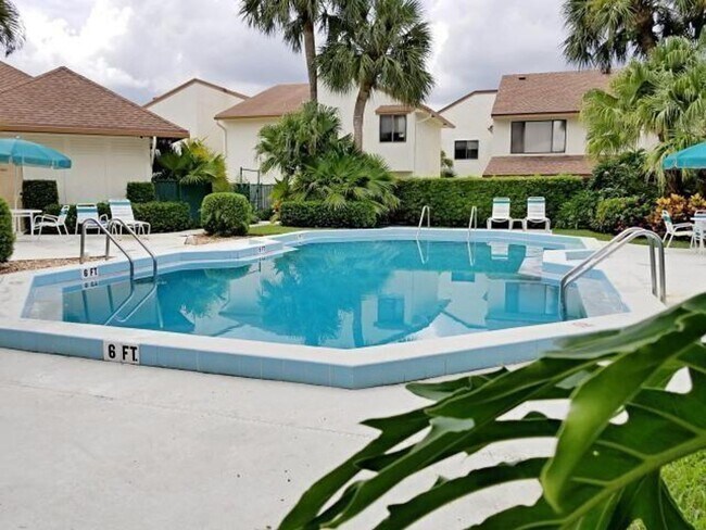 Building Photo - Rental in Stuart