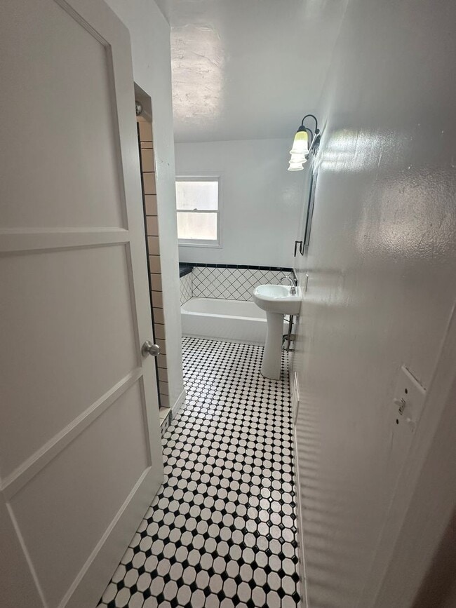 Building Photo - Mt Helix - Beautiful 3 bedroom 1.5 bathroom