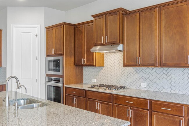 Building Photo - 728 Landing Ln