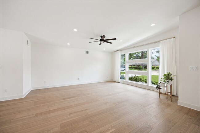 Building Photo - 10159 Brinwood Dr