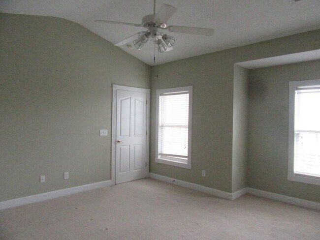 Building Photo - 2241 Waterview Dr