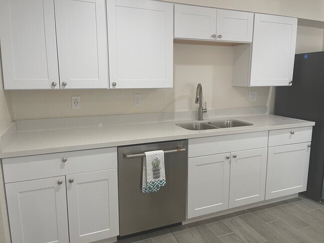 Building Photo - REUDUCED PRICE - Fully Remodeled in Arcadi...