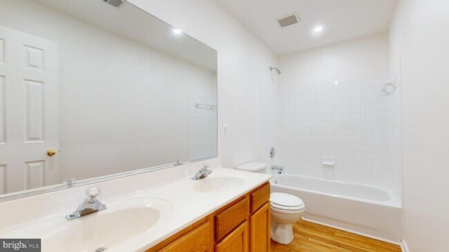 Building Photo - 527 Sparkleberry Terrace NE