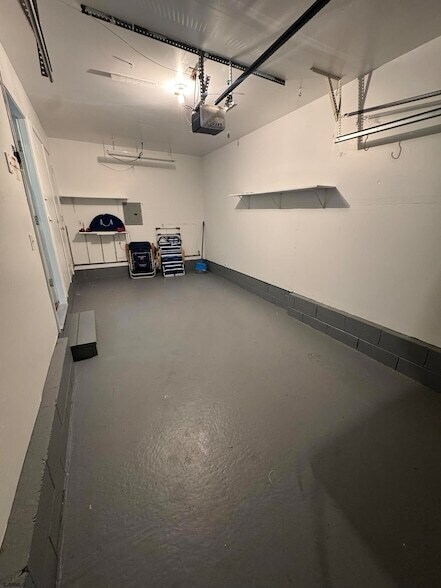 Building Photo - 10 Starboard Ct