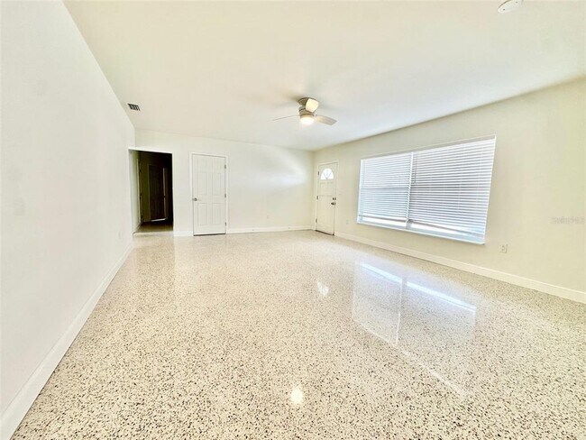 Building Photo - 10237 Tarpon Dr