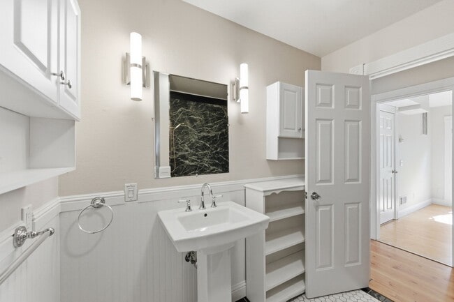 Building Photo - 1901 Spencer St