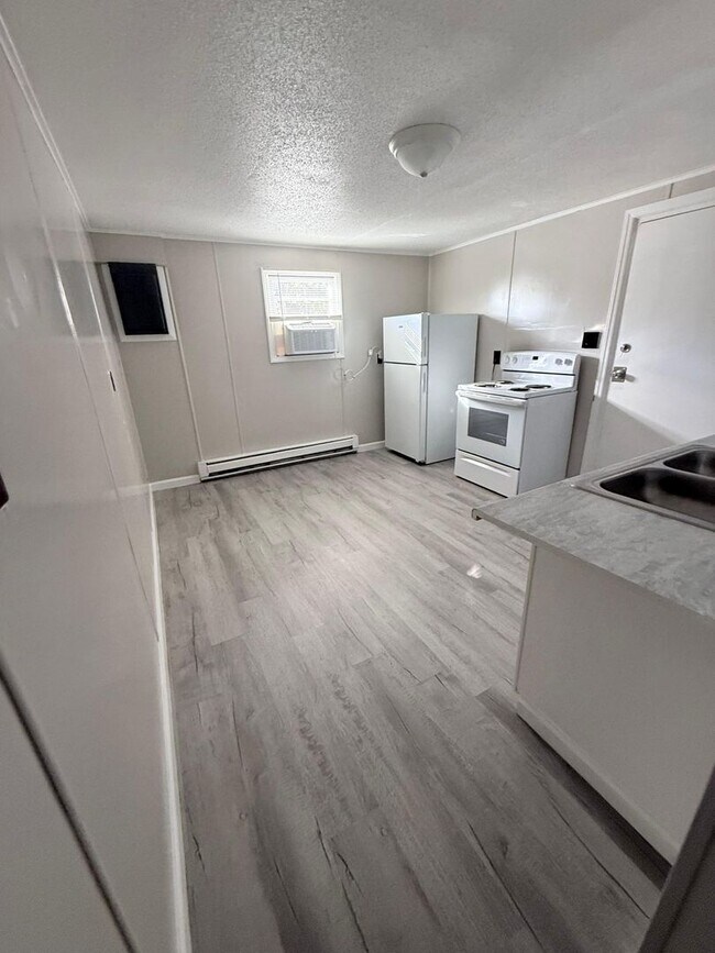 Building Photo - Cohen St.