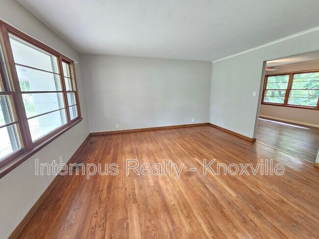 Building Photo - 2000 Nandina Dr