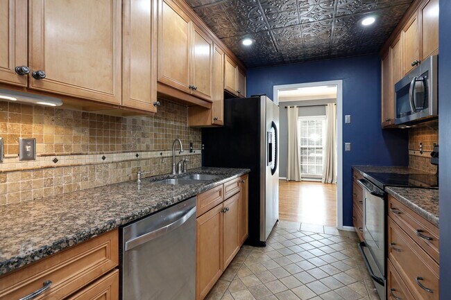 Building Photo - 1135 Clifton Ln