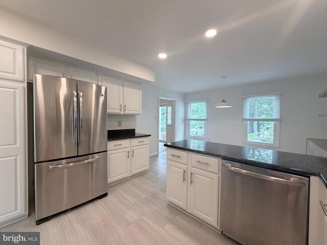 Building Photo - 7418 Crestberry Ln