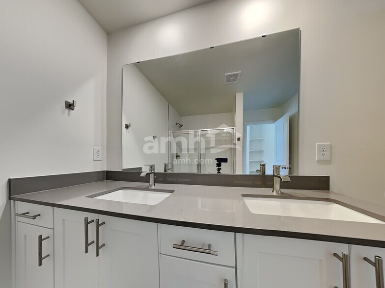 Building Photo - 7636 Verona Lp SW