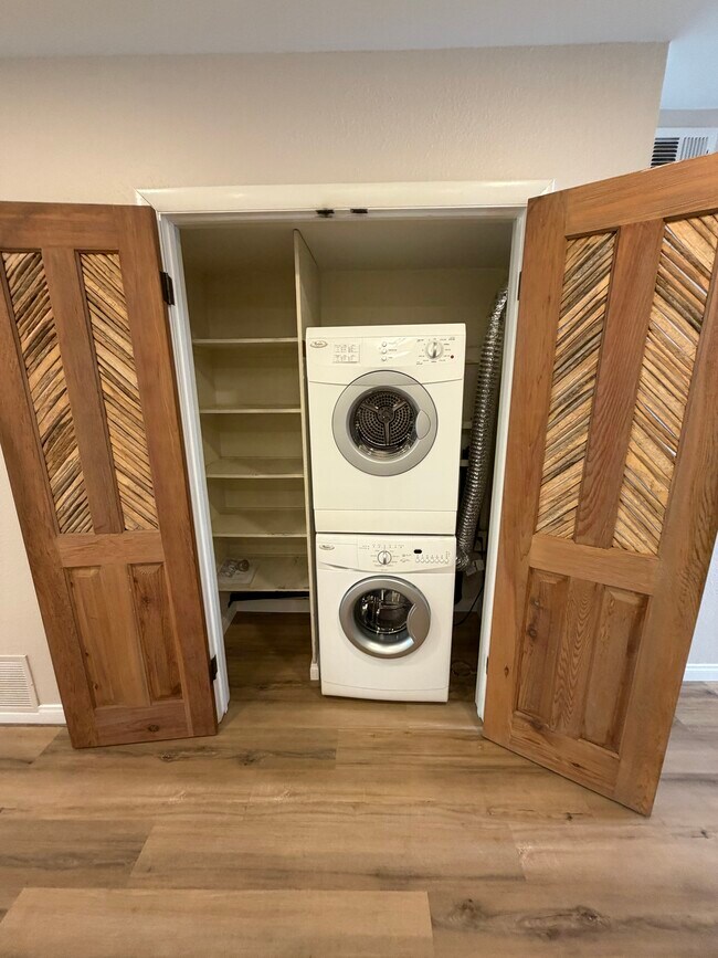 Building Photo - 540 Hawthorn St