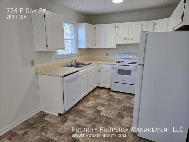 Building Photo - 726 E Gay St