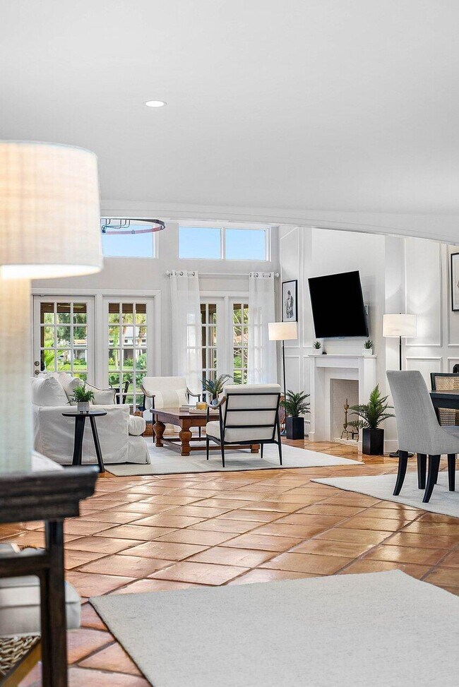 Building Photo - 18 Bristol Ln