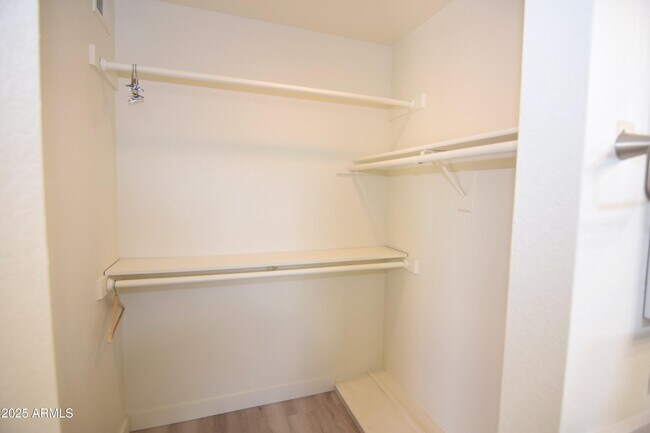 Building Photo - 2020 W Union Hills Dr