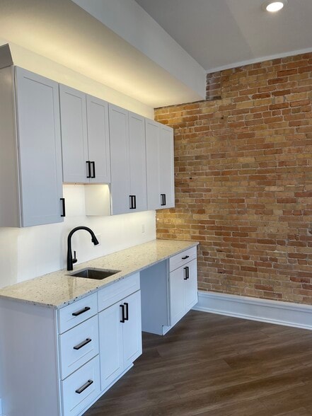 Building Photo - 516 Phoenix St