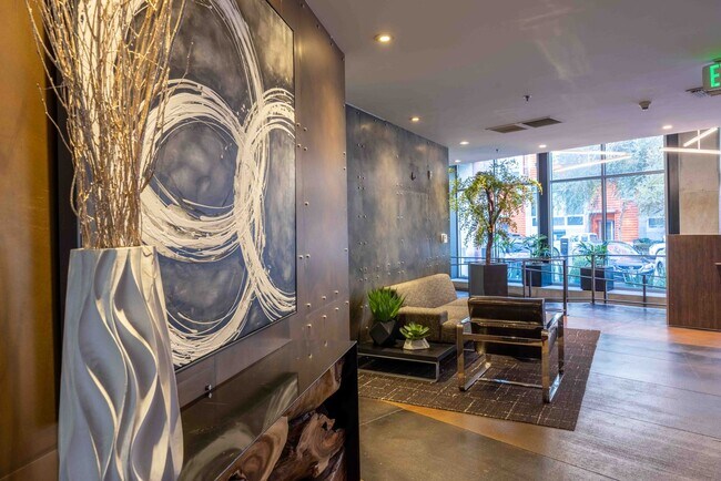 Building Photo - Stylish Loft Style Unit in the Ballpark Area.