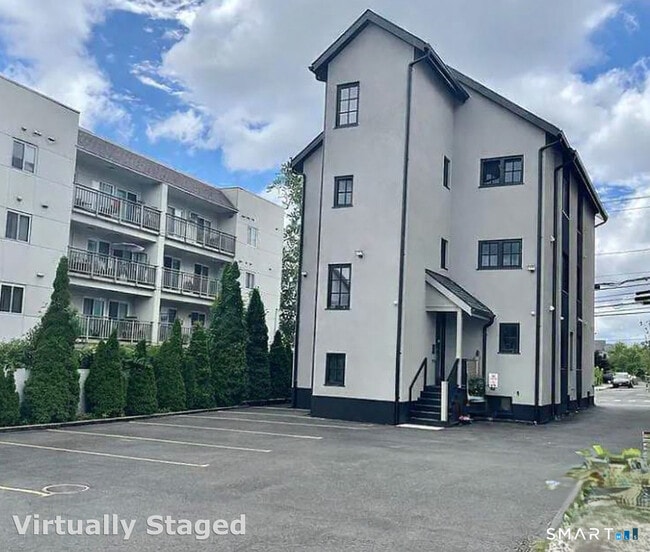 Building Photo - 930 Cove Rd