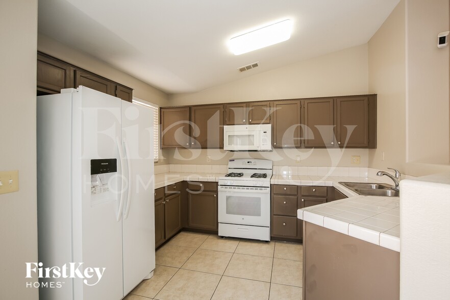 Building Photo - 8004 Verde Springs Dr