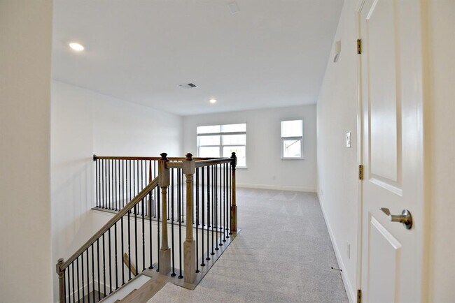Building Photo - 517 Scooter St