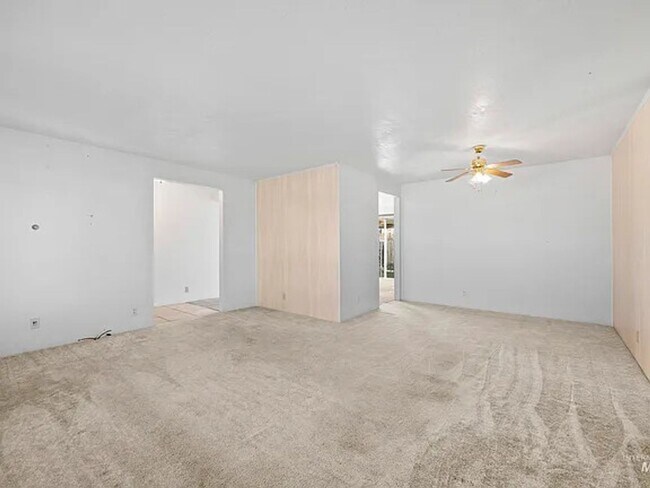 Building Photo - 80 S Heather Dr