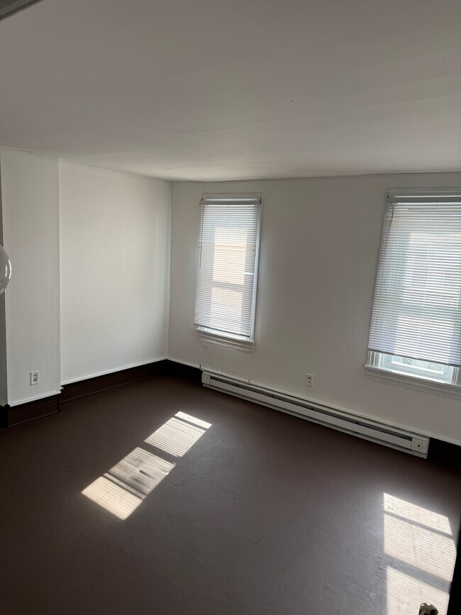 Building Photo - 423 Orange St