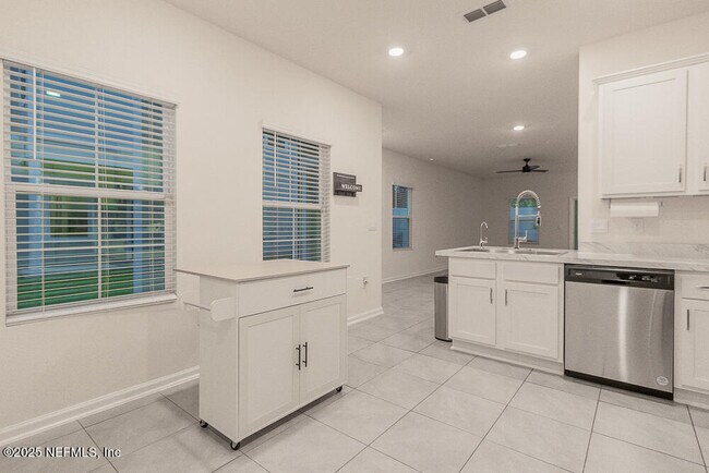 Building Photo - 957 Observatory Pkwy