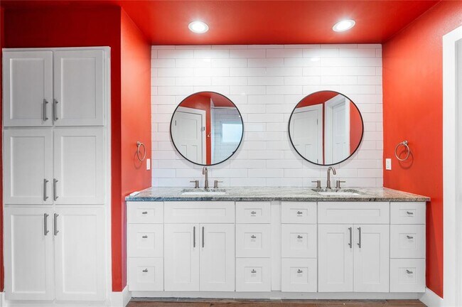 Building Photo - 1104 Durham Dr