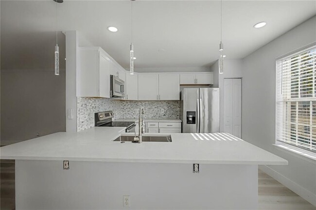 Building Photo - 1042 WATERSIDE Dr