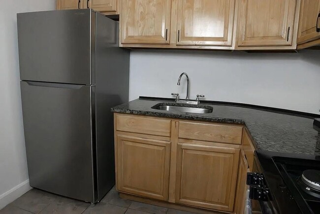 Building Photo - 31-85 Crescent St