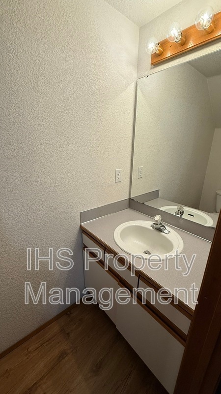 Building Photo - 930 S Johnson St