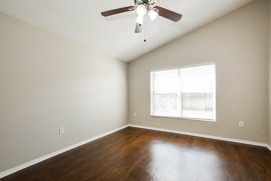 Building Photo - 2160 Jessa Dr
