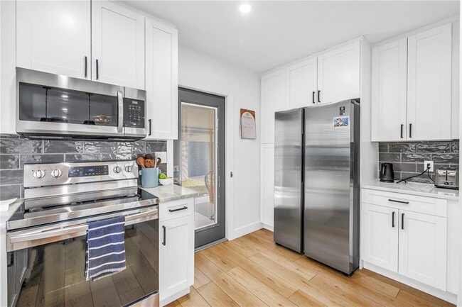 Building Photo - 2621 17th Ave N