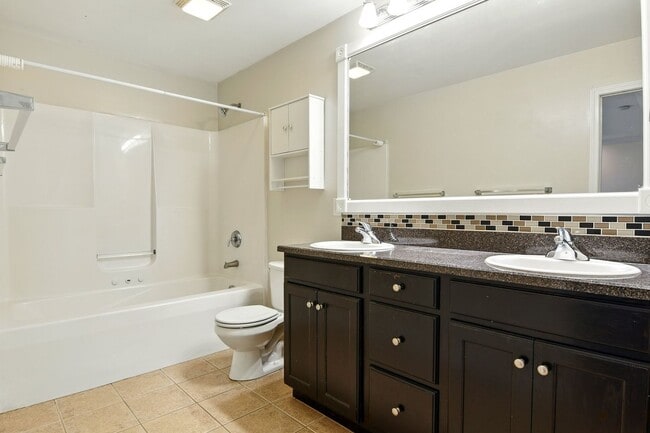 Building Photo - Charming 3BR Brick Home with Private Yard ...