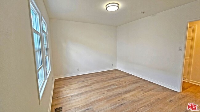 Building Photo - 132 S La Peer Dr