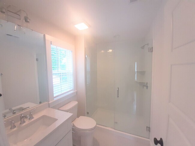 Building Photo - Beautiful 3 Bedroom, 3 Bathroom New Constr...