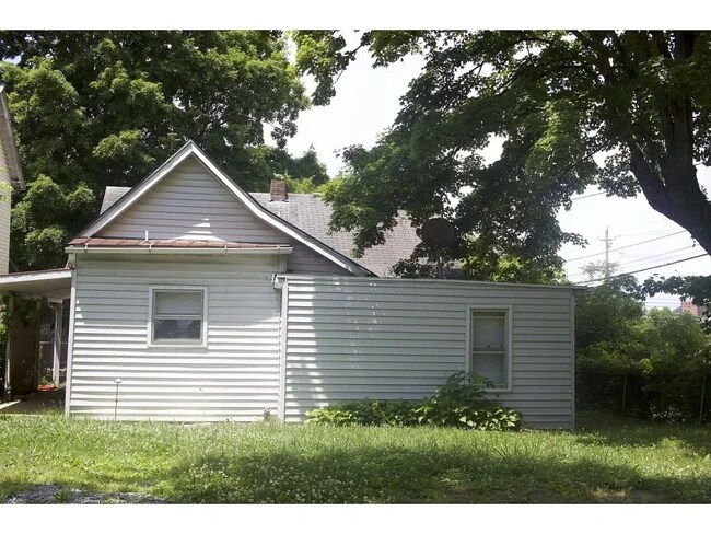 Building Photo - 901 Grover St