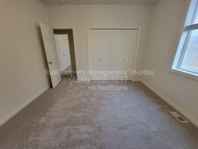 Building Photo - 4000 W 34th Ct